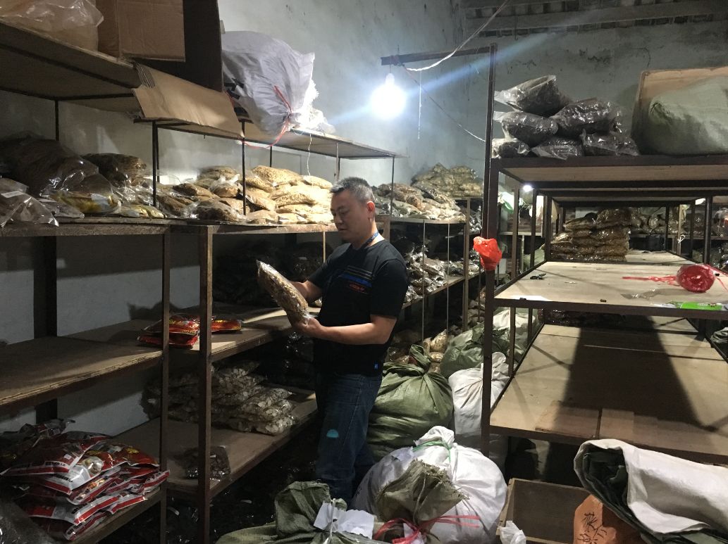 清遠市12噸假藥破獲